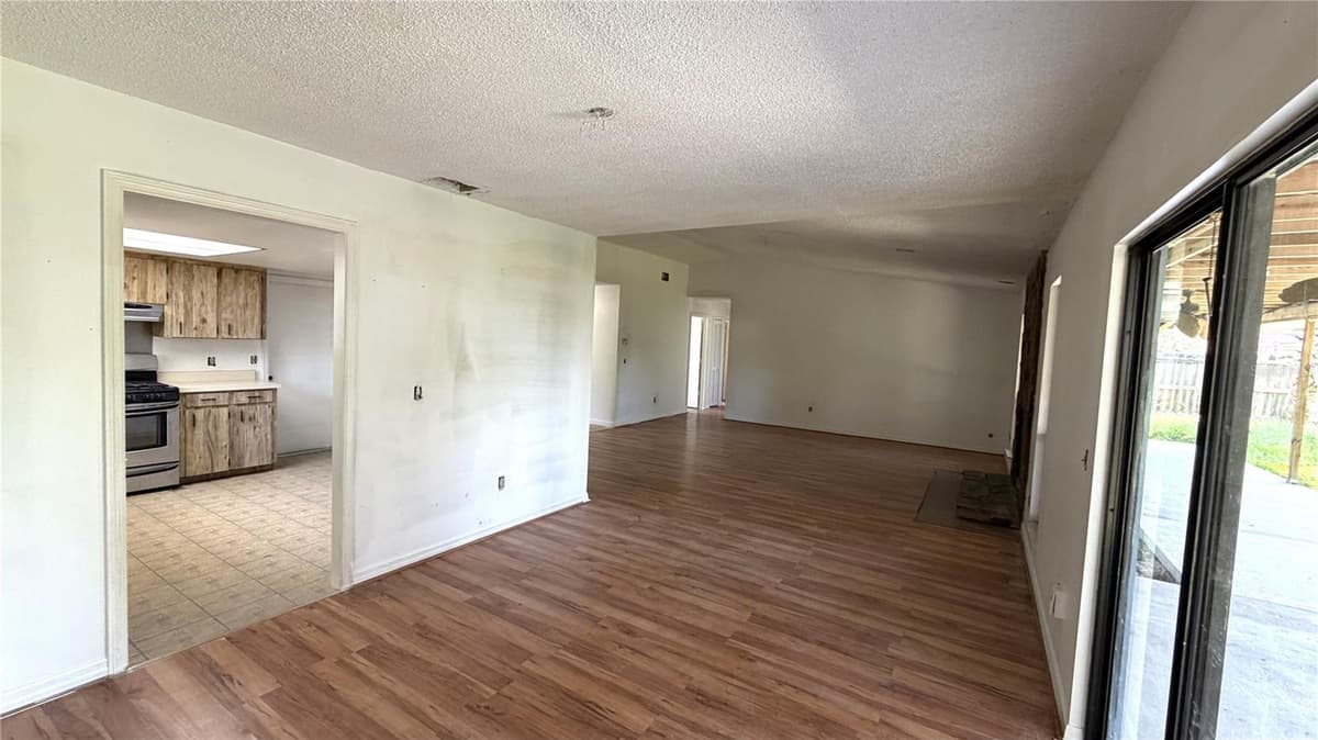 7420 BURNWAY DRIVE — photo 9 of 39