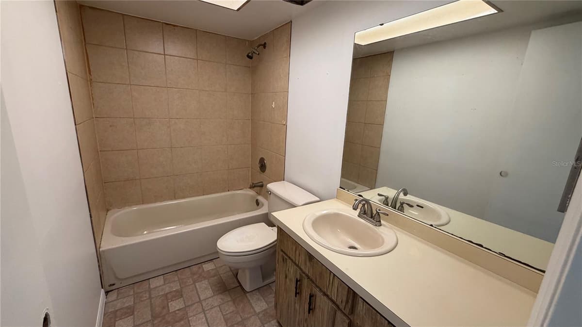 7420 BURNWAY DRIVE — photo 17 of 39