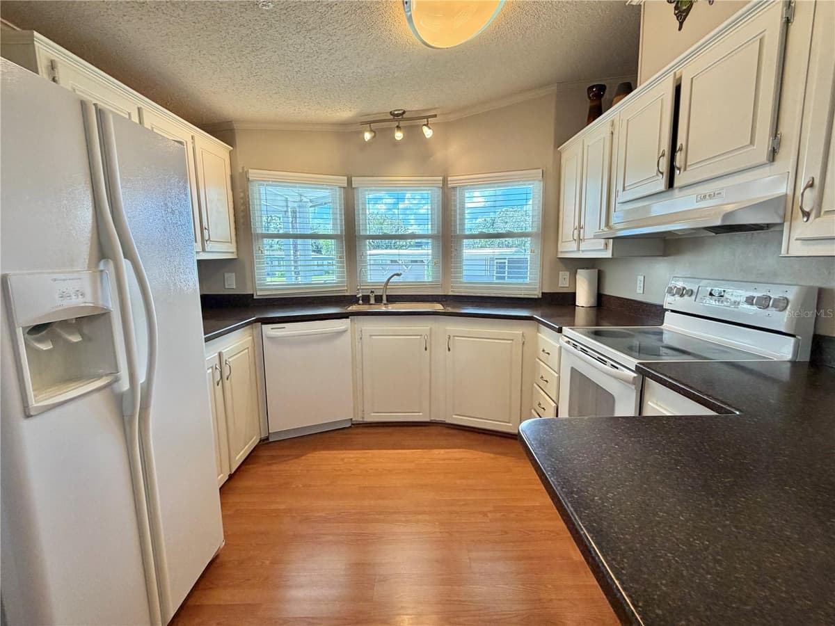 303 HAWTHORNE BOULEVARD — photo 20 of 72