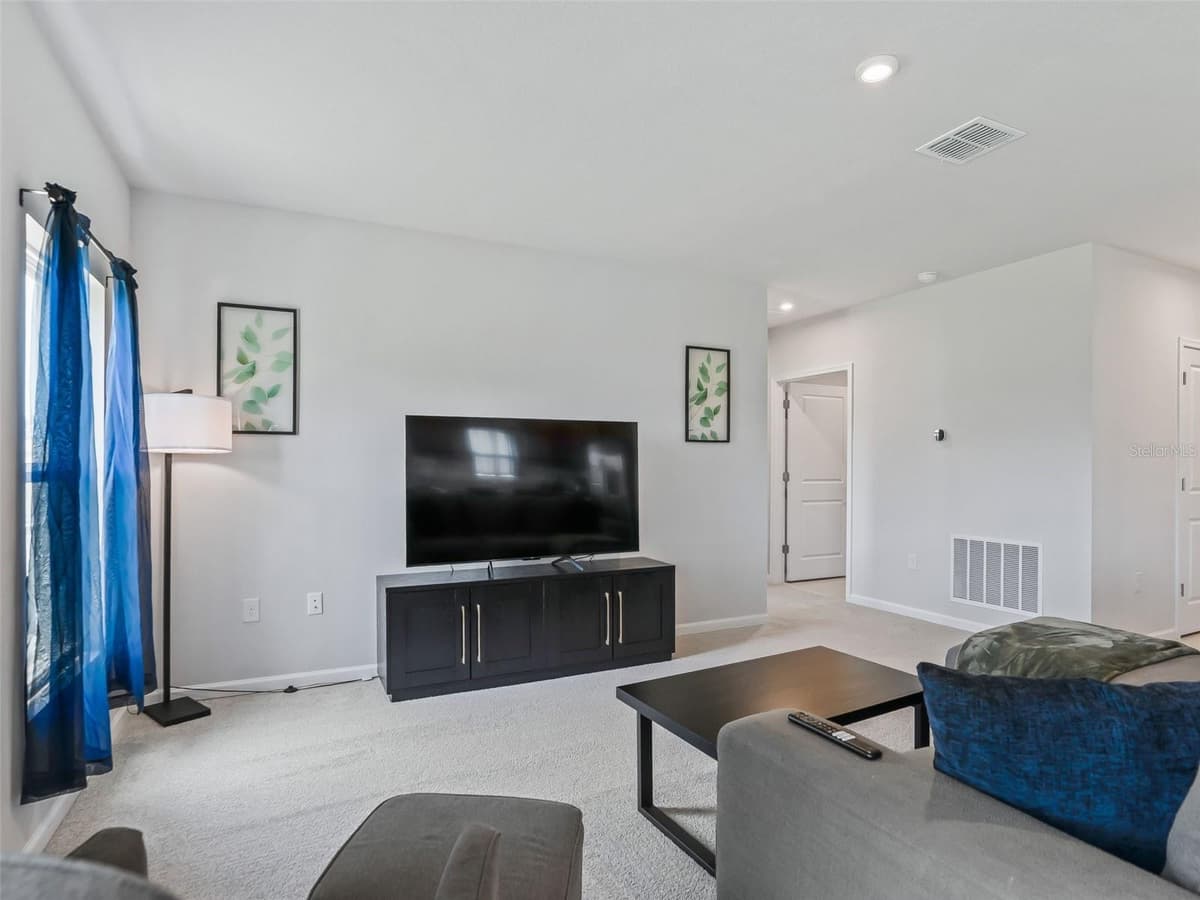1565 TEXAS AVENUE — photo 13 of 49