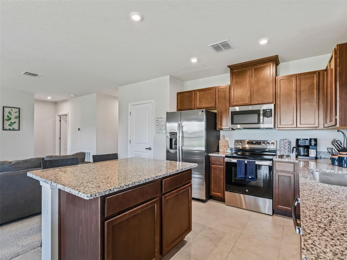 1565 TEXAS AVENUE — photo 21 of 49