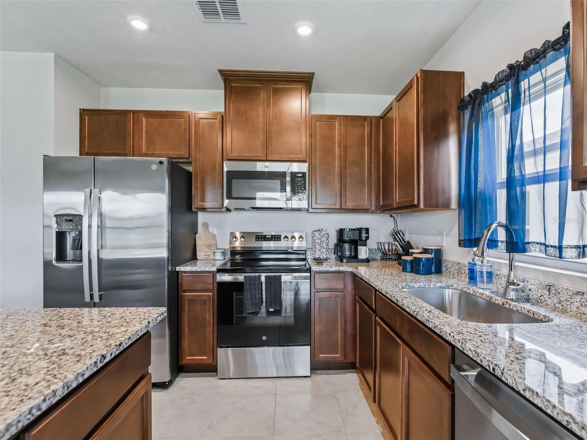 1565 TEXAS AVENUE — photo 17 of 49
