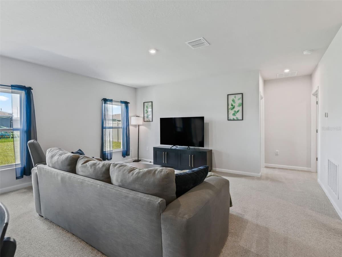 1565 TEXAS AVENUE — photo 10 of 49