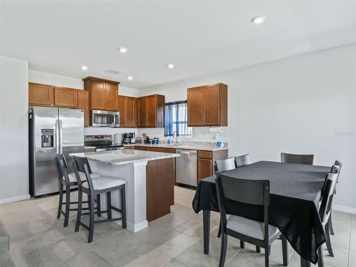 1565 TEXAS AVENUE — photo 15 of 49