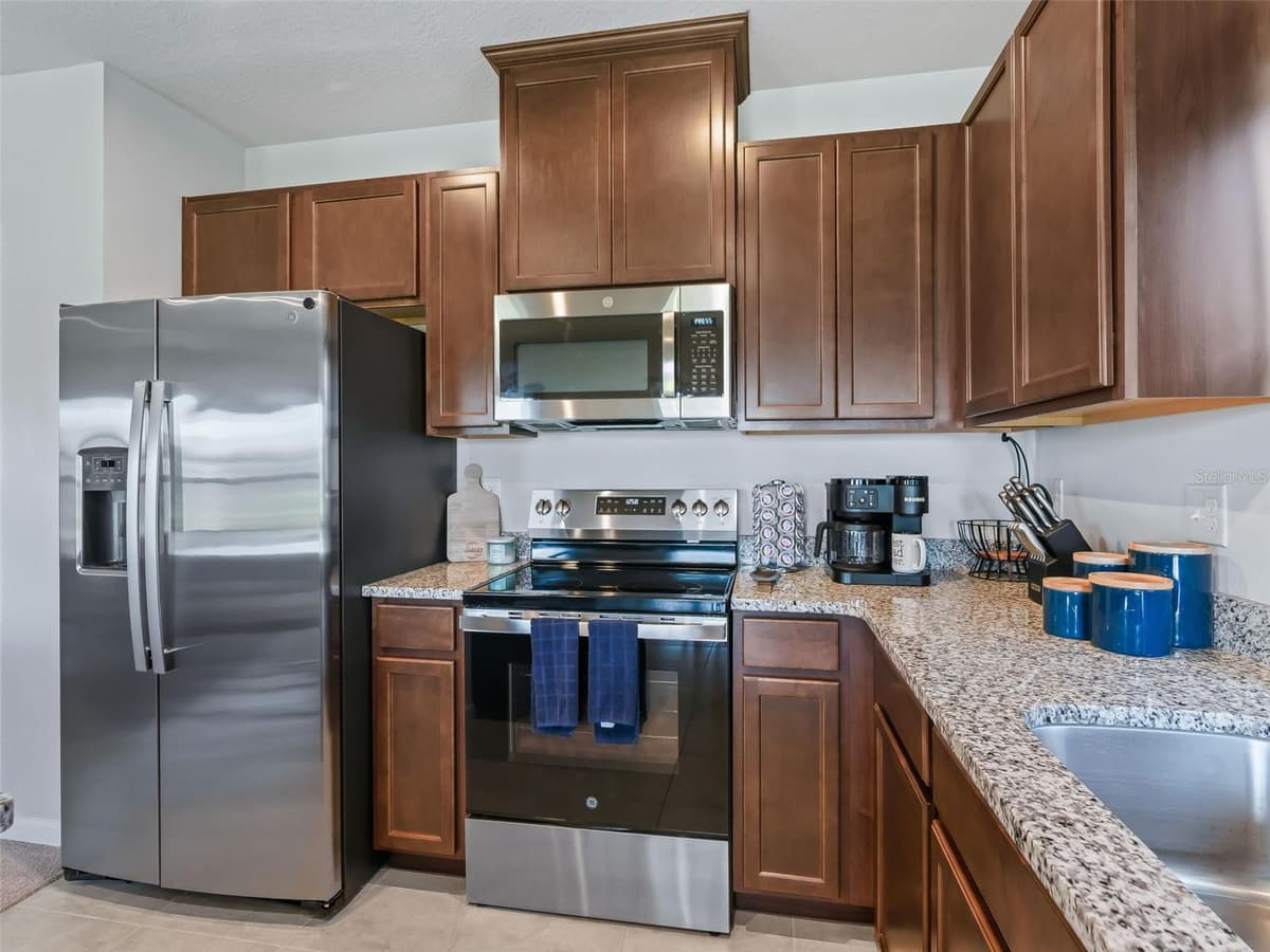1565 TEXAS AVENUE — photo 18 of 49