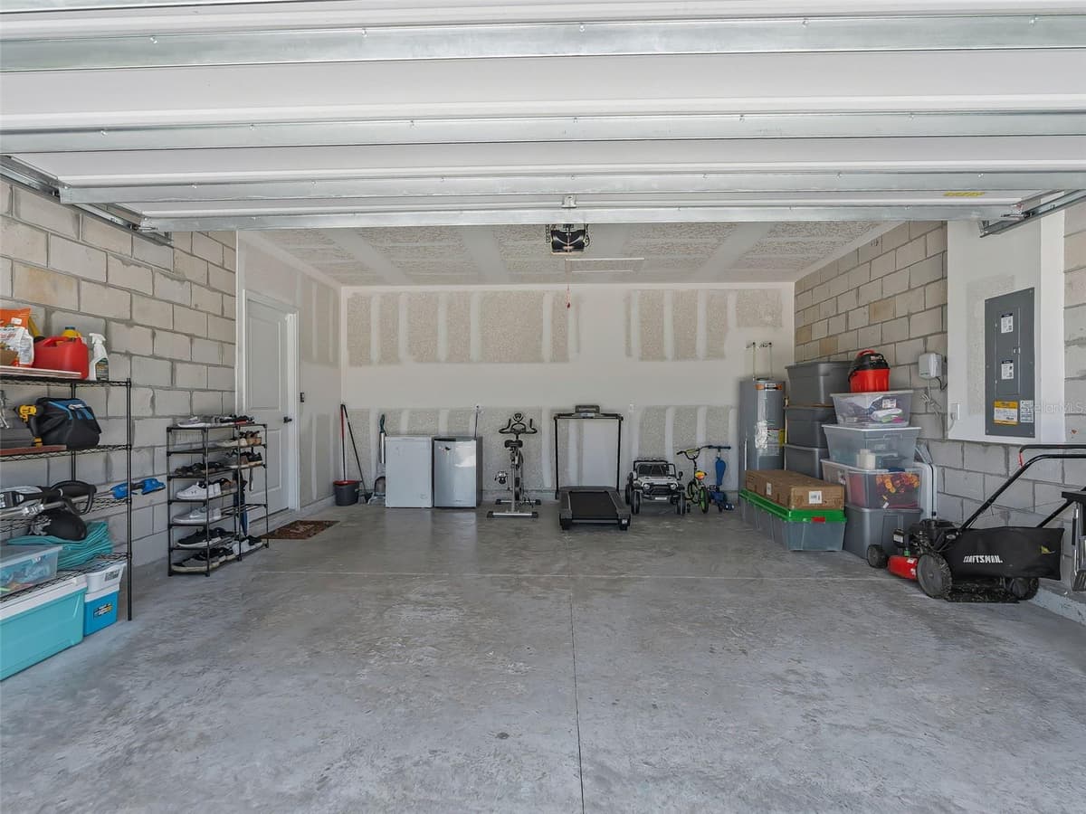 1565 TEXAS AVENUE — photo 38 of 49