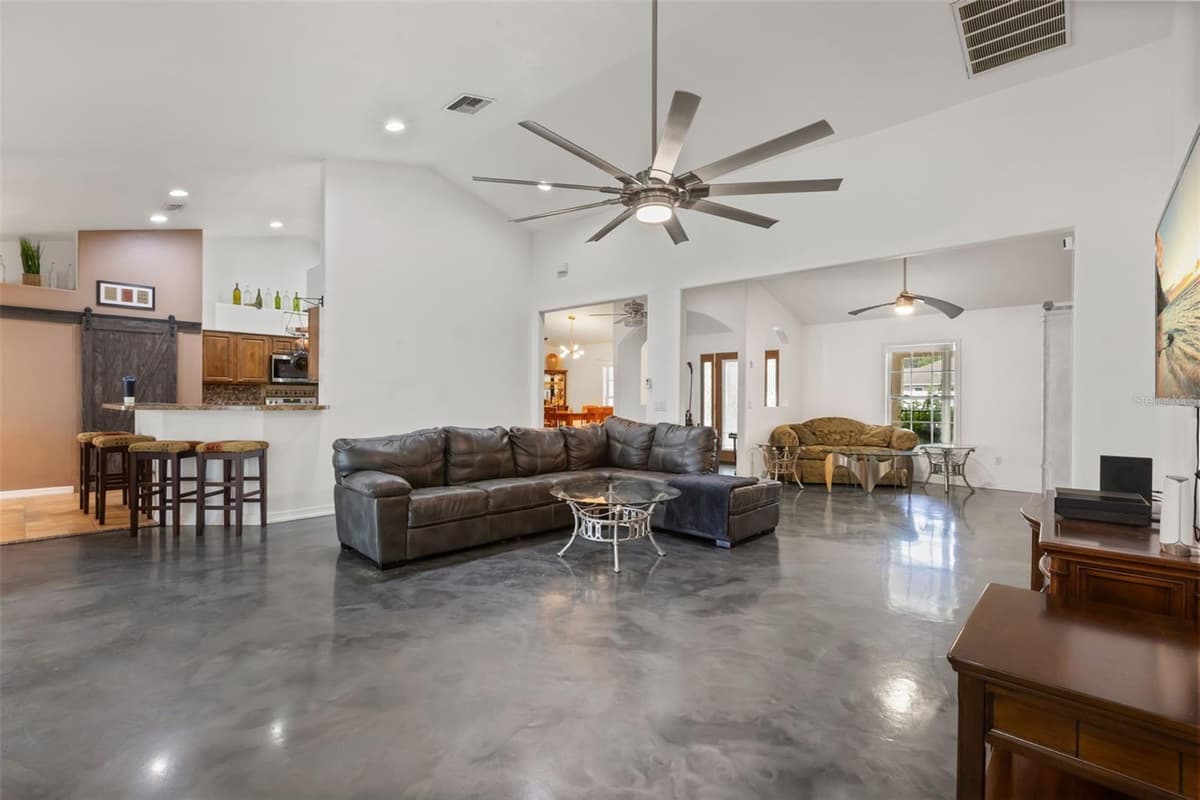 639 MARION OAKS TRAIL — photo 8 of 43