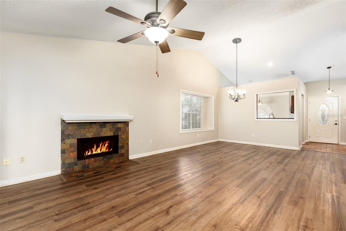 824 HILLARY COURT — photo 10 of 28