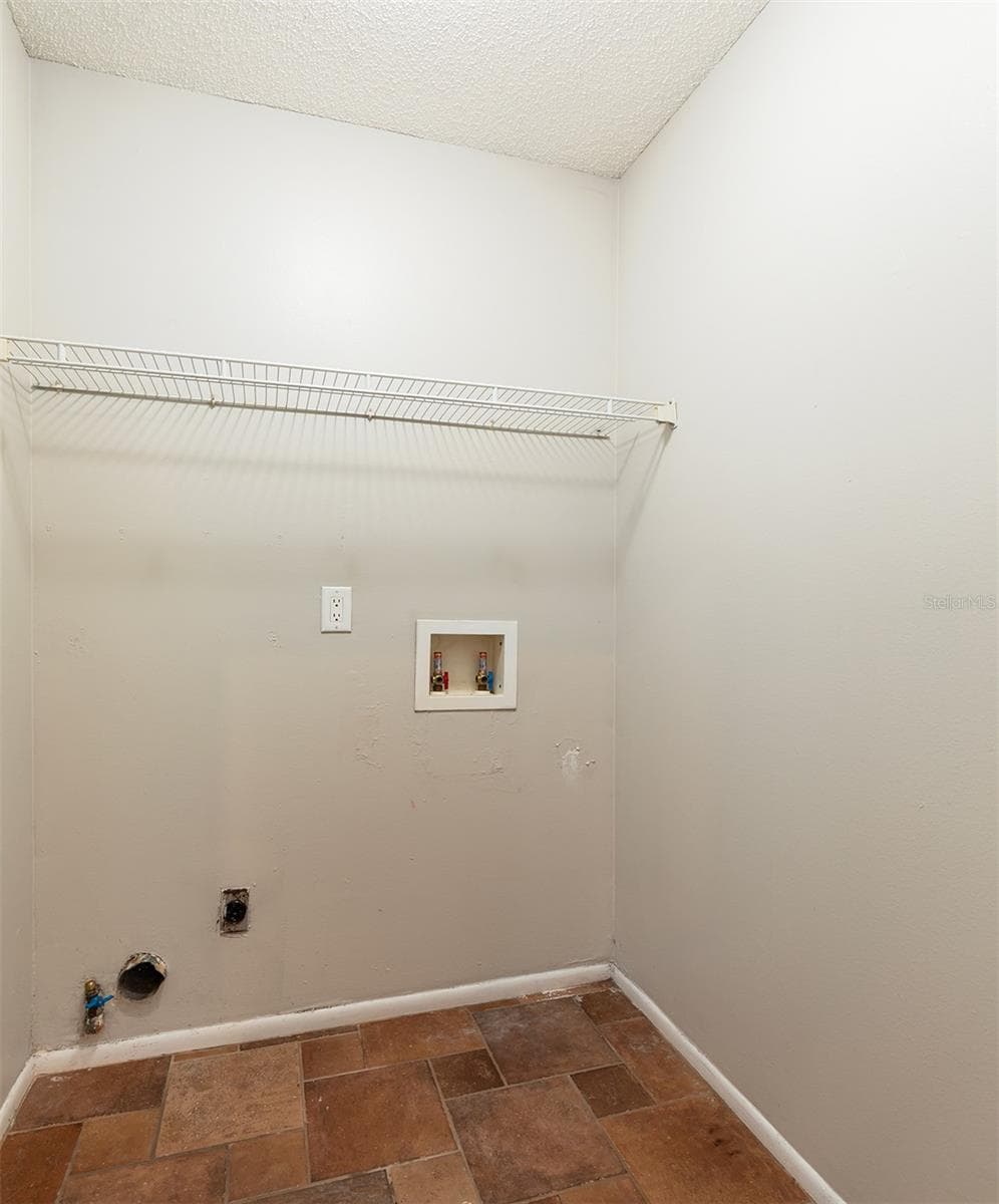 824 HILLARY COURT — photo 23 of 28