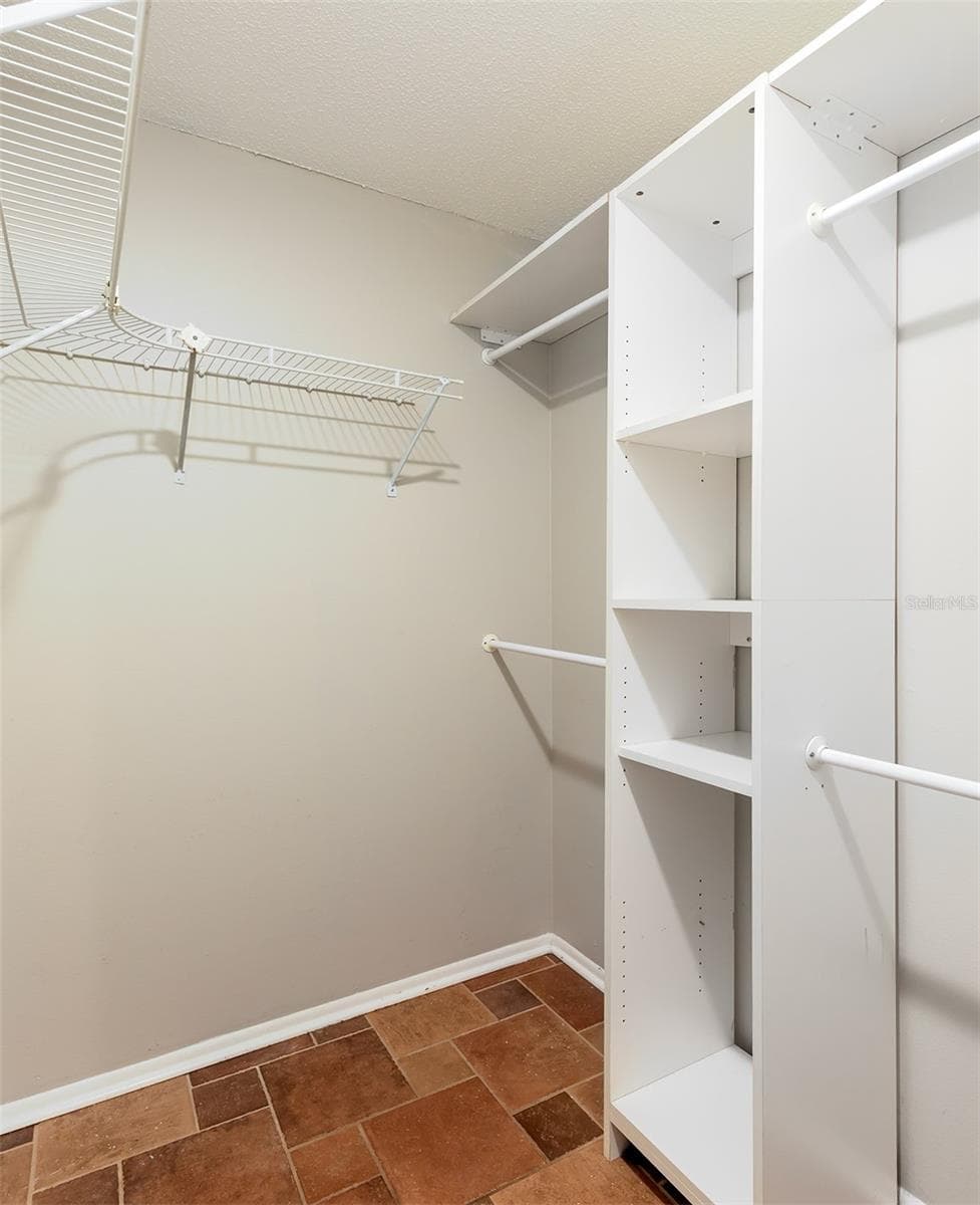 824 HILLARY COURT — photo 20 of 28