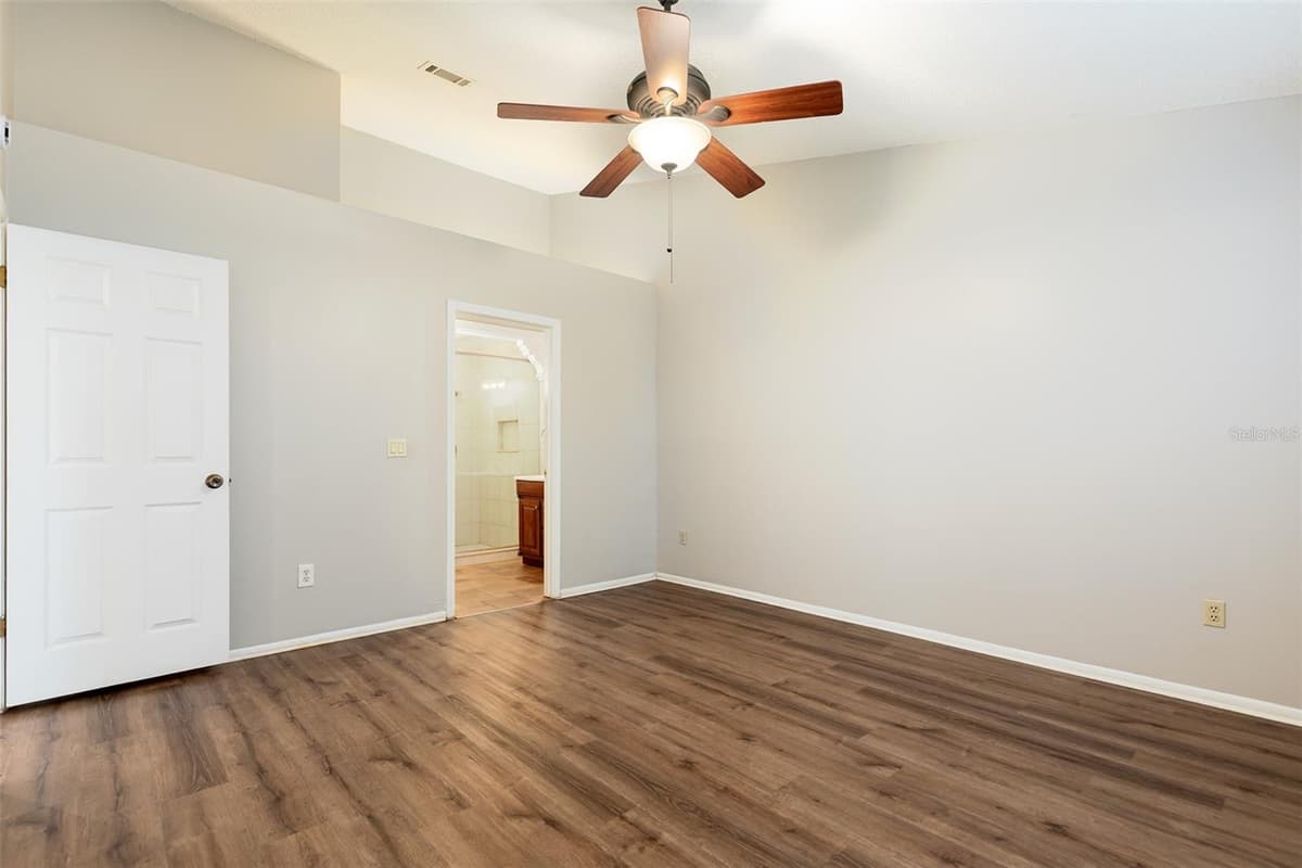 824 HILLARY COURT — photo 18 of 28