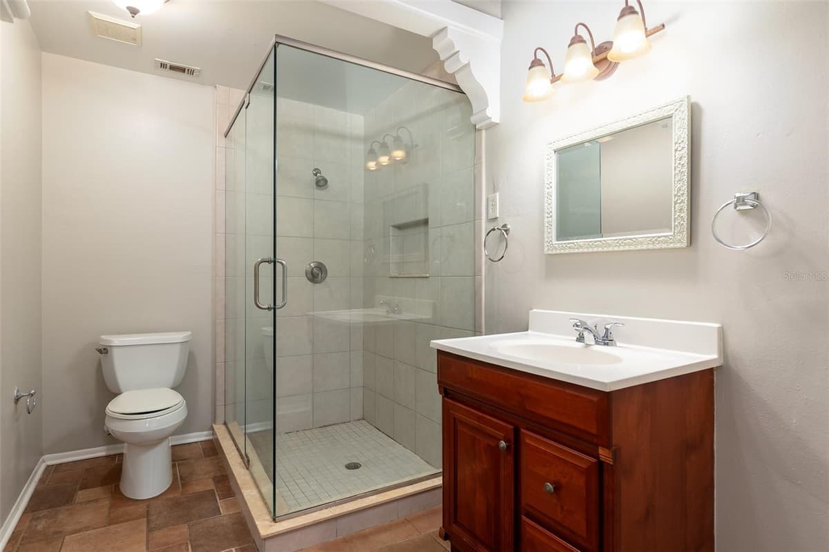 824 HILLARY COURT — photo 19 of 28