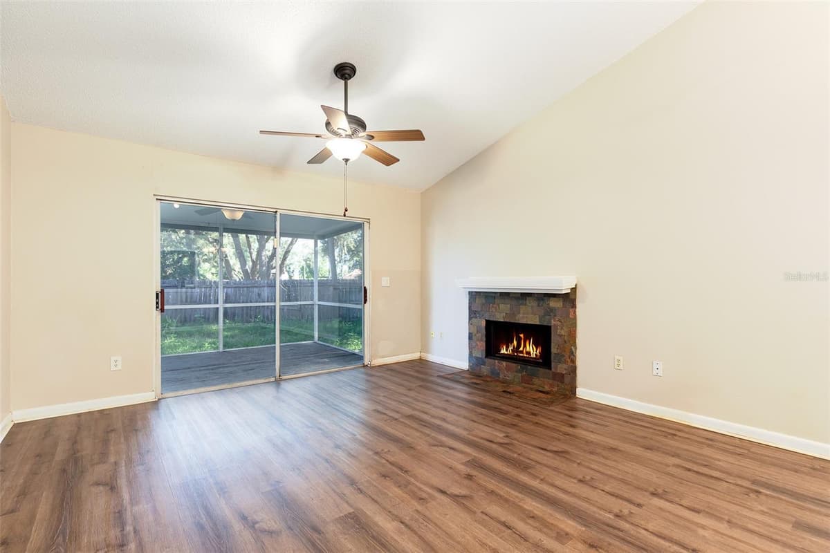 824 HILLARY COURT — photo 12 of 28