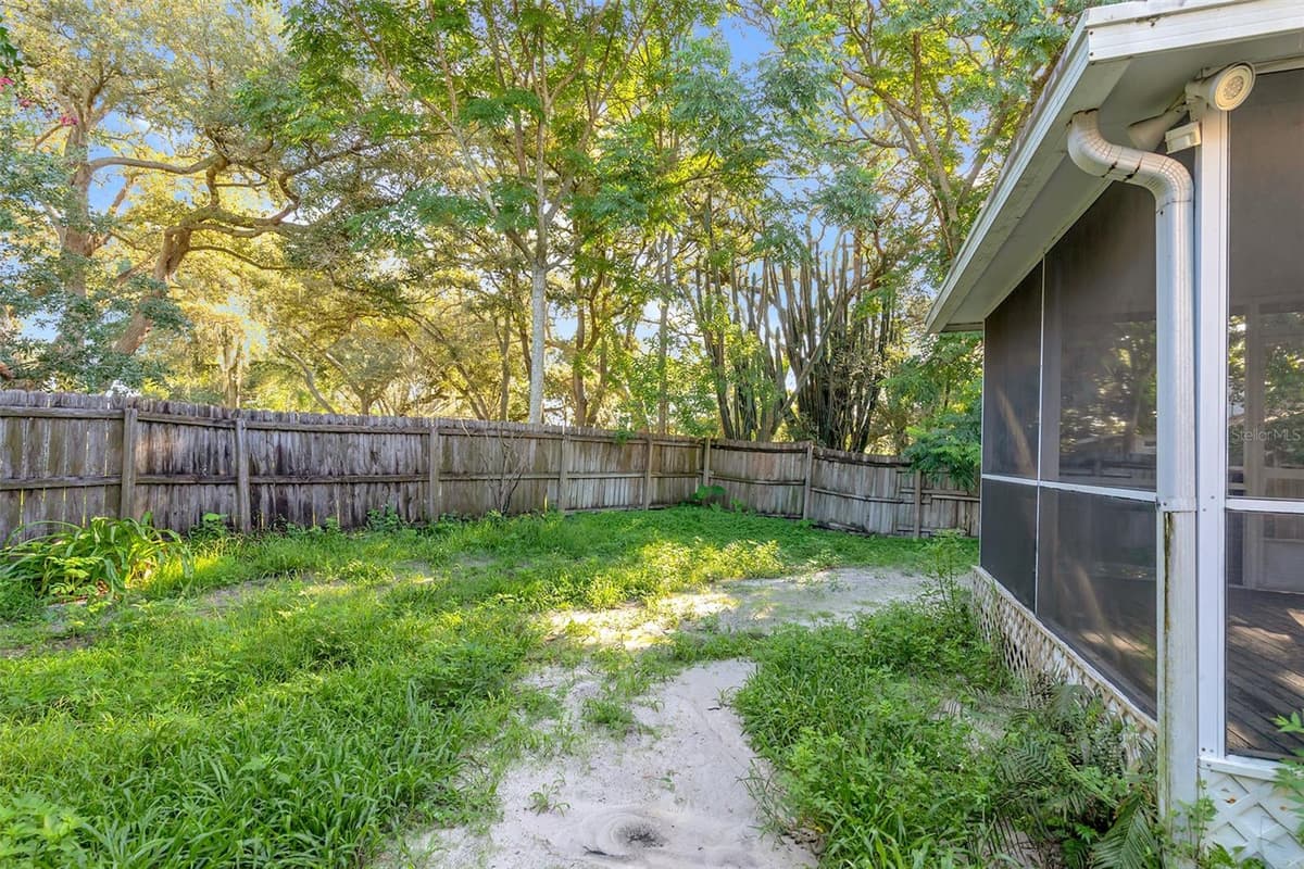 824 HILLARY COURT — photo 24 of 28