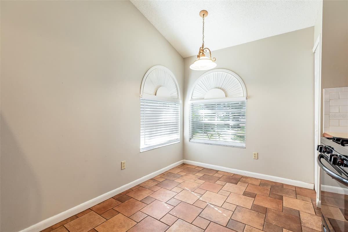 824 HILLARY COURT — photo 8 of 28