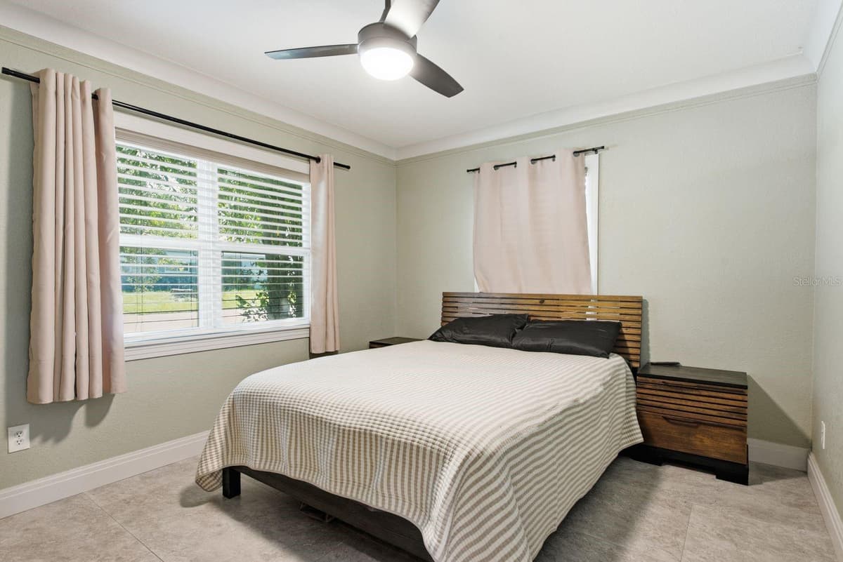 1000 EVERGREEN AVENUE — photo 15 of 52