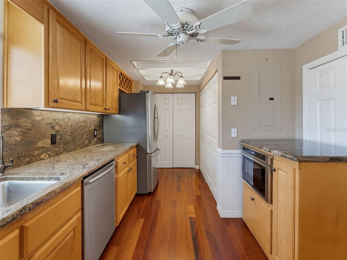 5415 RIVERSIDE DRIVE — photo 35 of 100