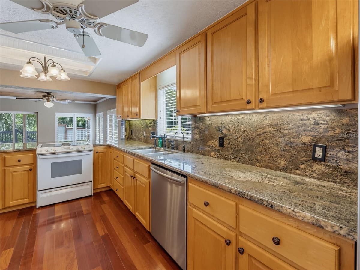 5415 RIVERSIDE DRIVE — photo 32 of 100