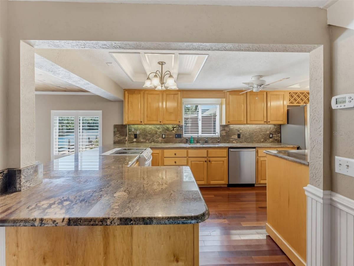 5415 RIVERSIDE DRIVE — photo 33 of 100