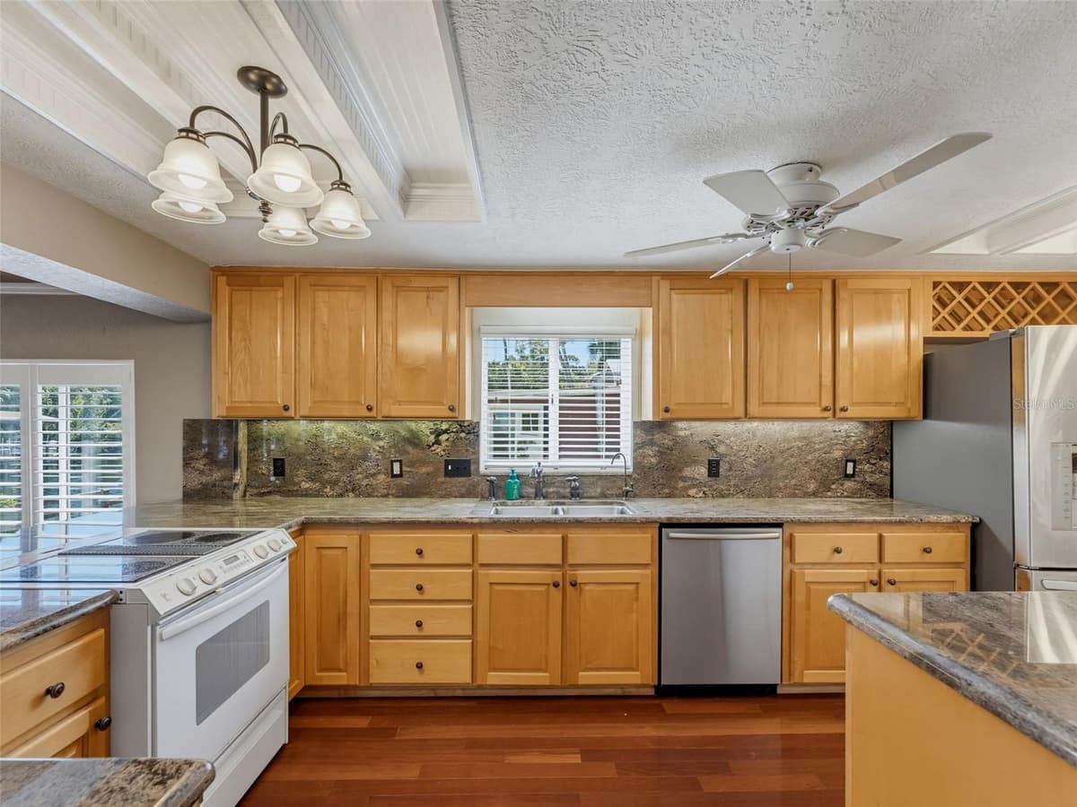 5415 RIVERSIDE DRIVE — photo 30 of 100
