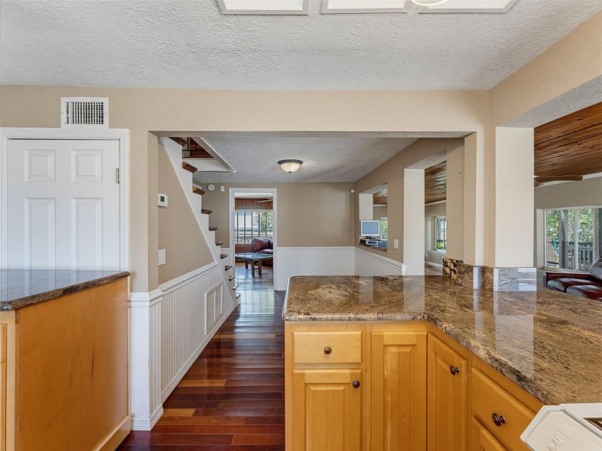 5415 RIVERSIDE DRIVE — photo 34 of 100