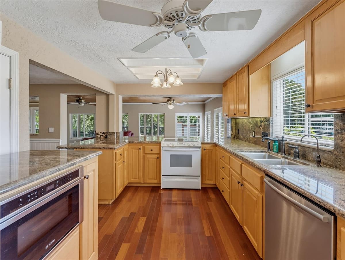 5415 RIVERSIDE DRIVE — photo 31 of 100
