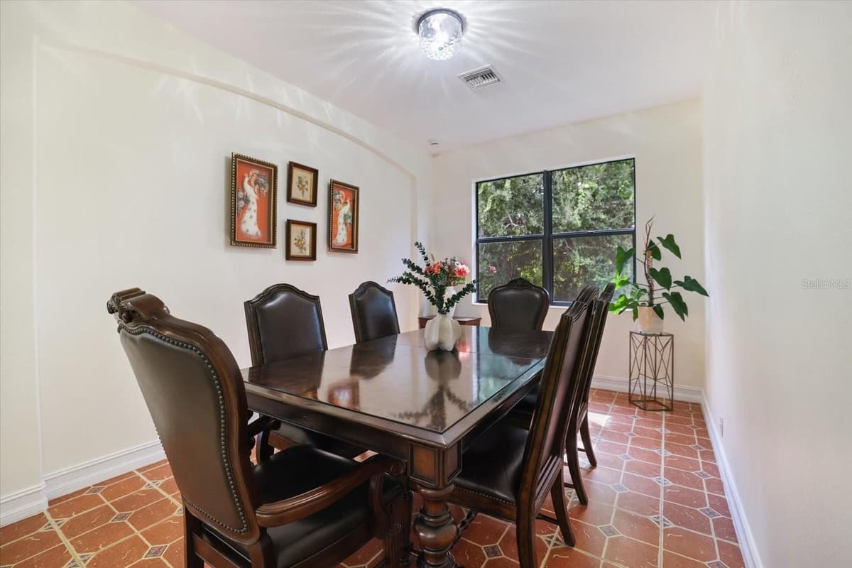 284 ALBATROSS ROAD — photo 10 of 35