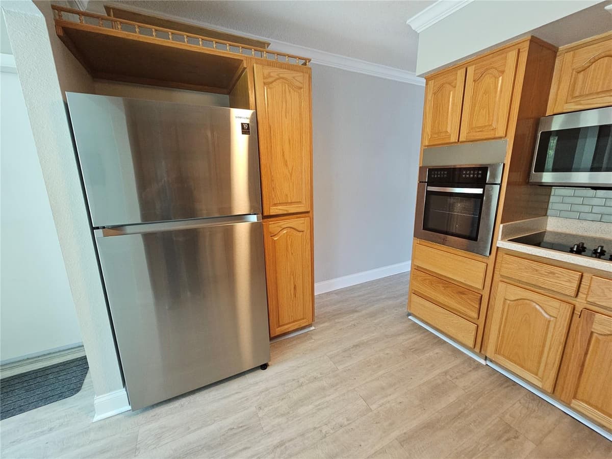 2321 ECUADORIAN WAY — photo 7 of 73