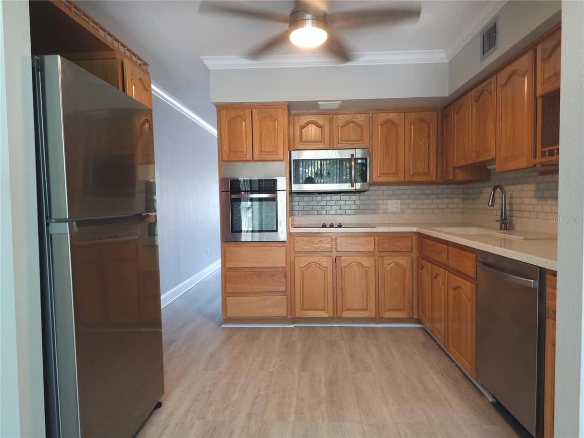 2321 ECUADORIAN WAY — photo 8 of 73