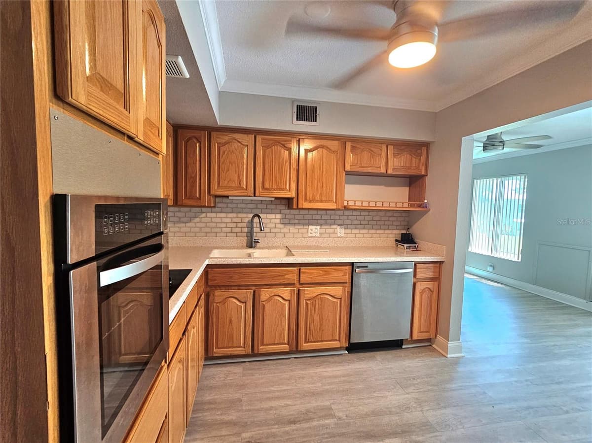 2321 ECUADORIAN WAY — photo 10 of 73
