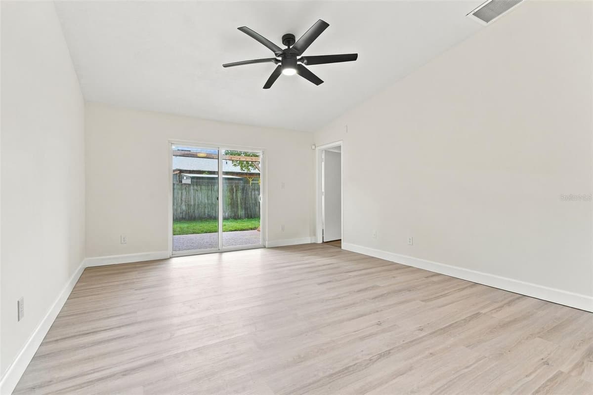 723 OAK MANOR CIRCLE — photo 4 of 36