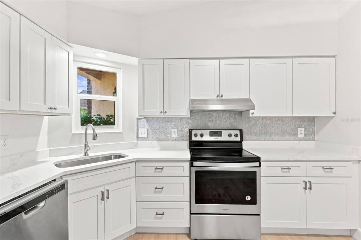 723 OAK MANOR CIRCLE — photo 14 of 36