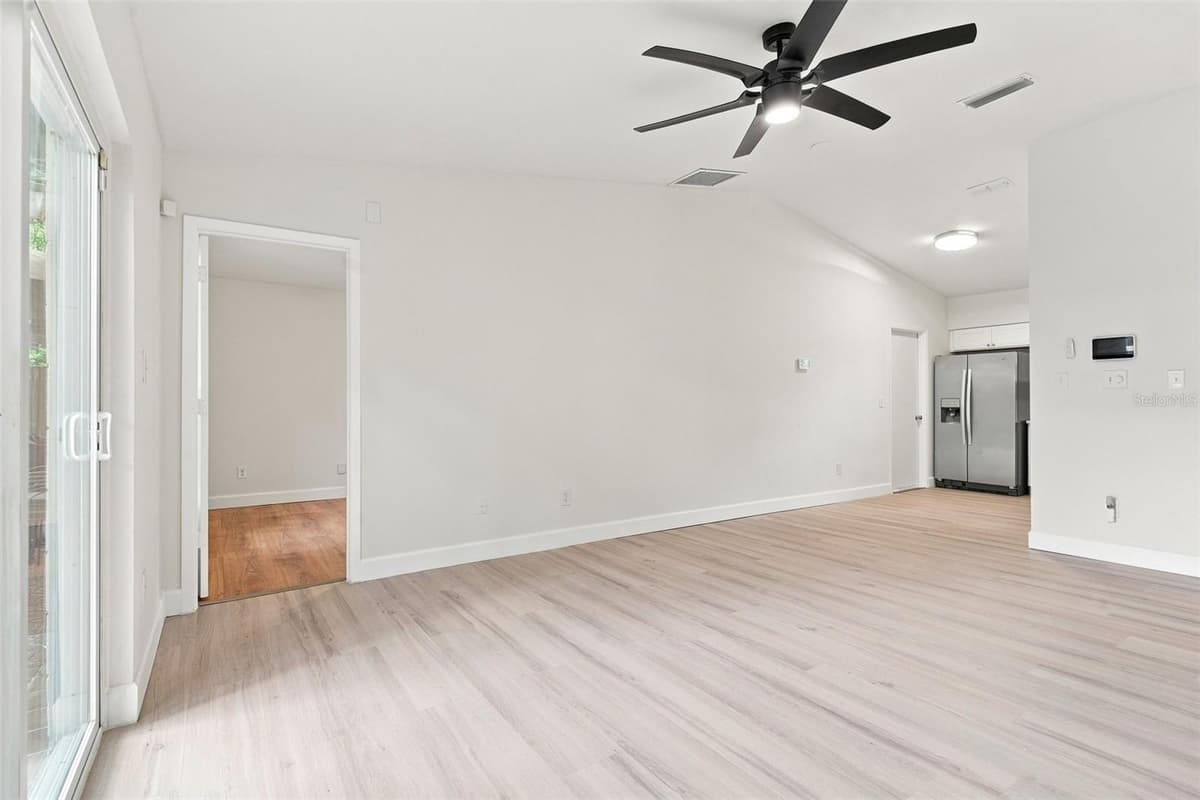 723 OAK MANOR CIRCLE — photo 7 of 36