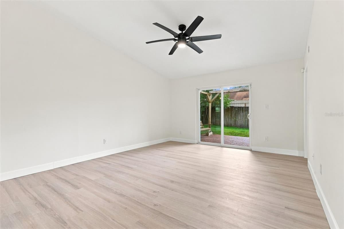 723 OAK MANOR CIRCLE — photo 5 of 36