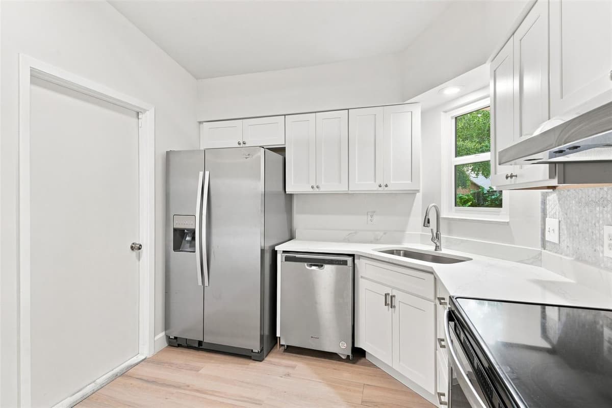 723 OAK MANOR CIRCLE — photo 12 of 36