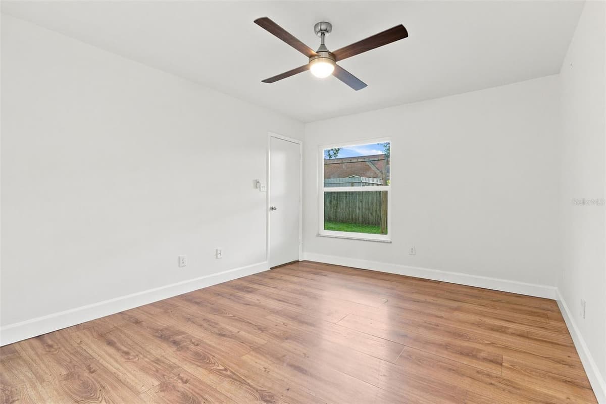 723 OAK MANOR CIRCLE — photo 20 of 36
