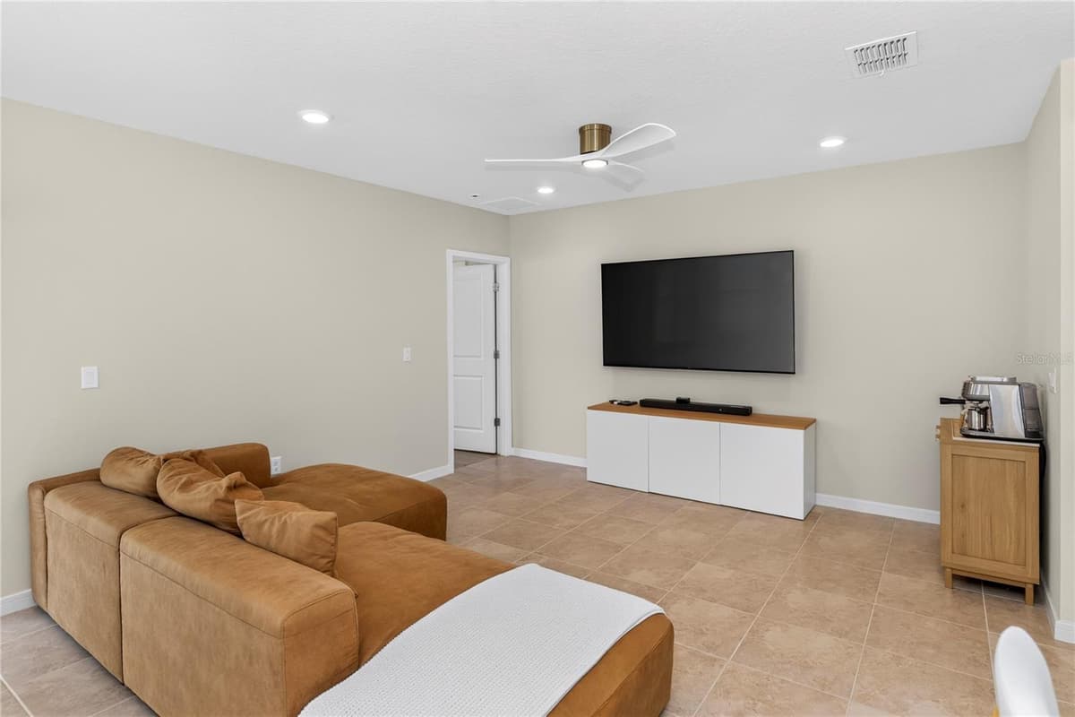 3082 GREEN PARK DRIVE — photo 10 of 34