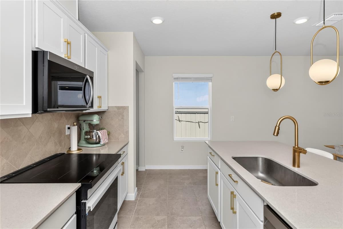 3082 GREEN PARK DRIVE — photo 7 of 34
