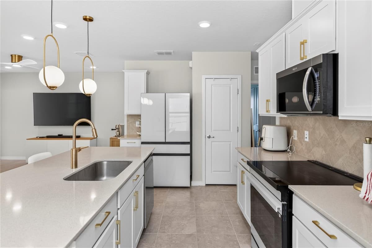 3082 GREEN PARK DRIVE — photo 5 of 34