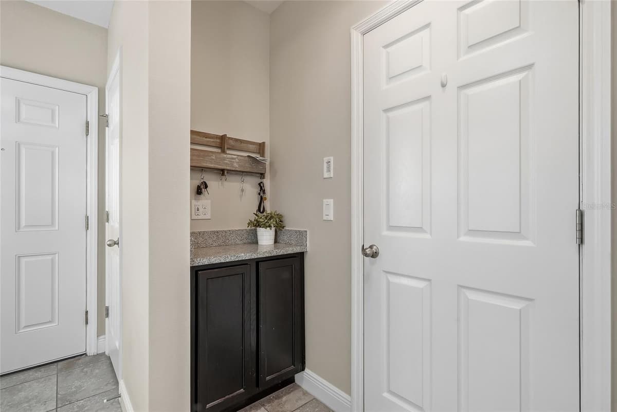 10229 NEWMINSTER LOOP — photo 5 of 72