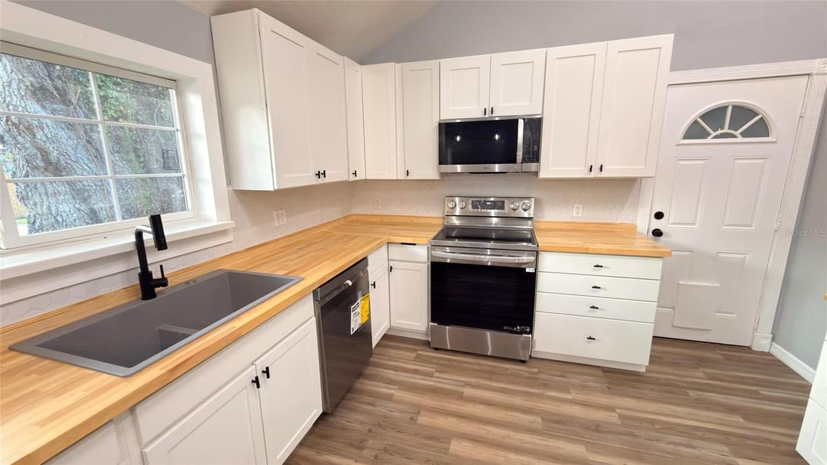 14740 JOHNS ROAD — photo 14 of 36