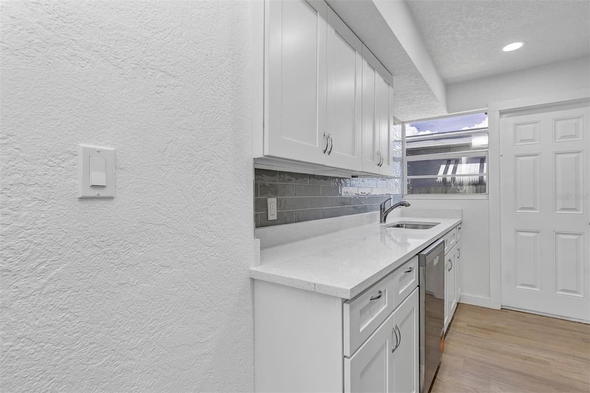 332 WILLIAMS AVENUE — photo 20 of 36