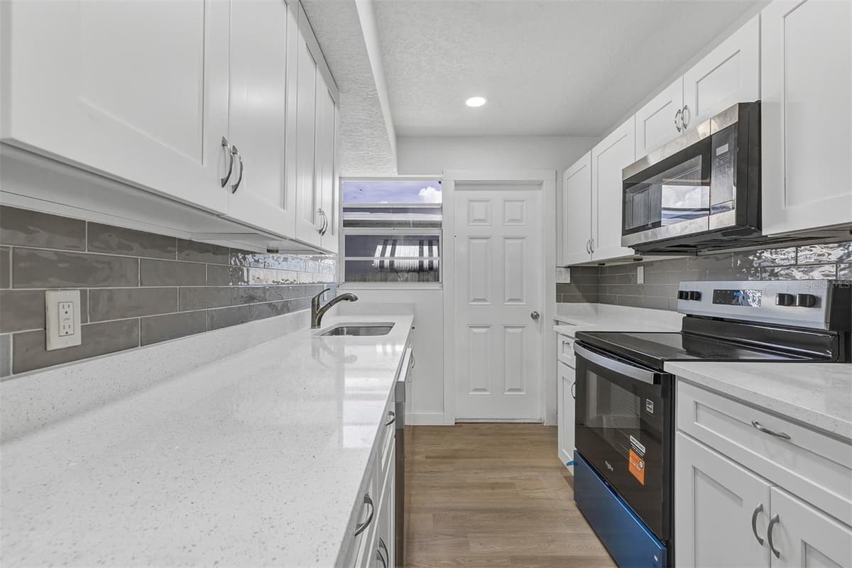 332 WILLIAMS AVENUE — photo 14 of 36