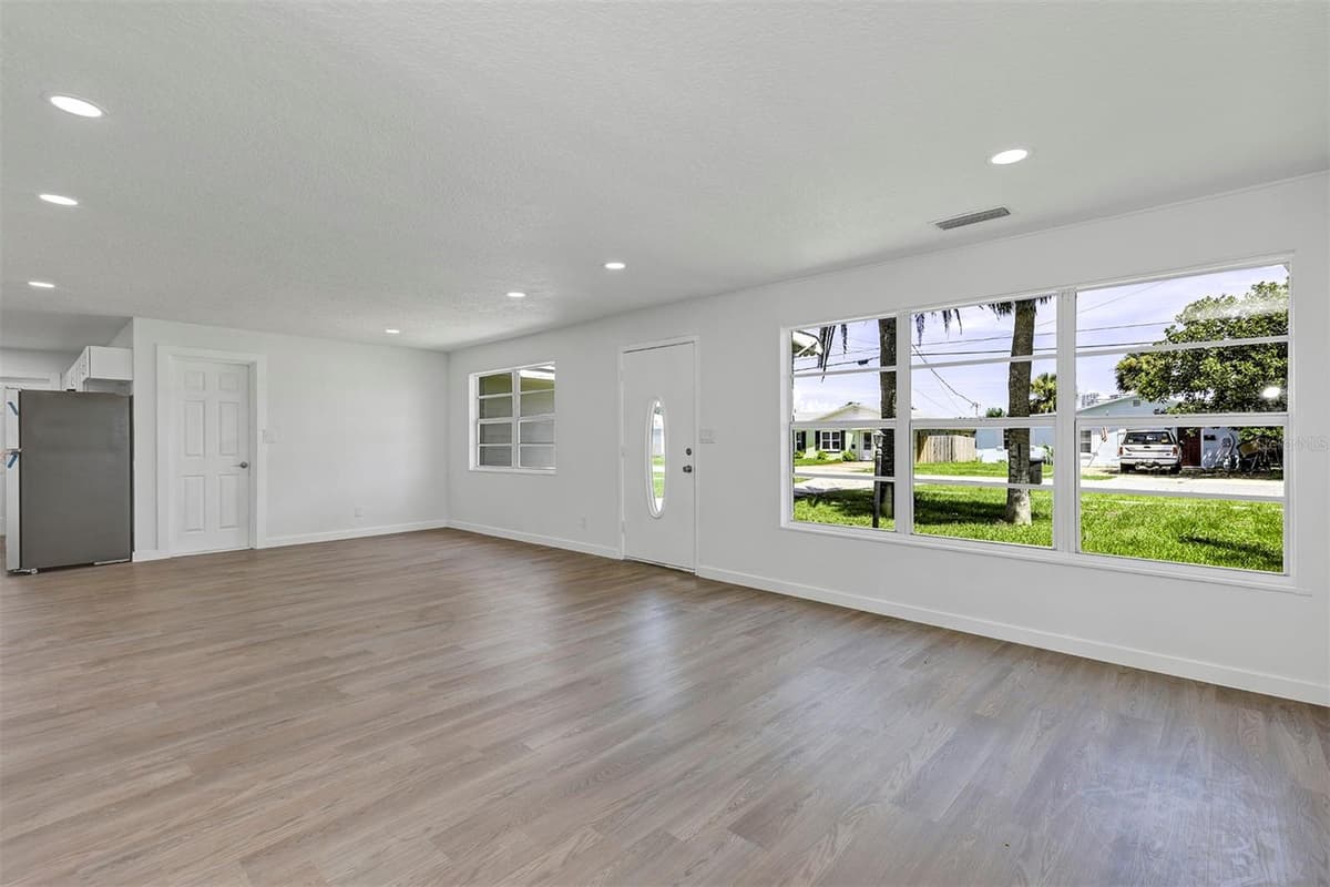 332 WILLIAMS AVENUE — photo 7 of 36