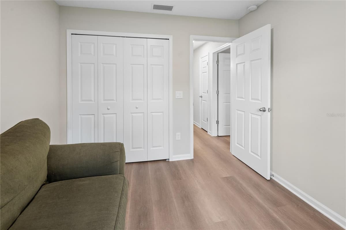 111 BREEZEWAY AVENUE — photo 25 of 34
