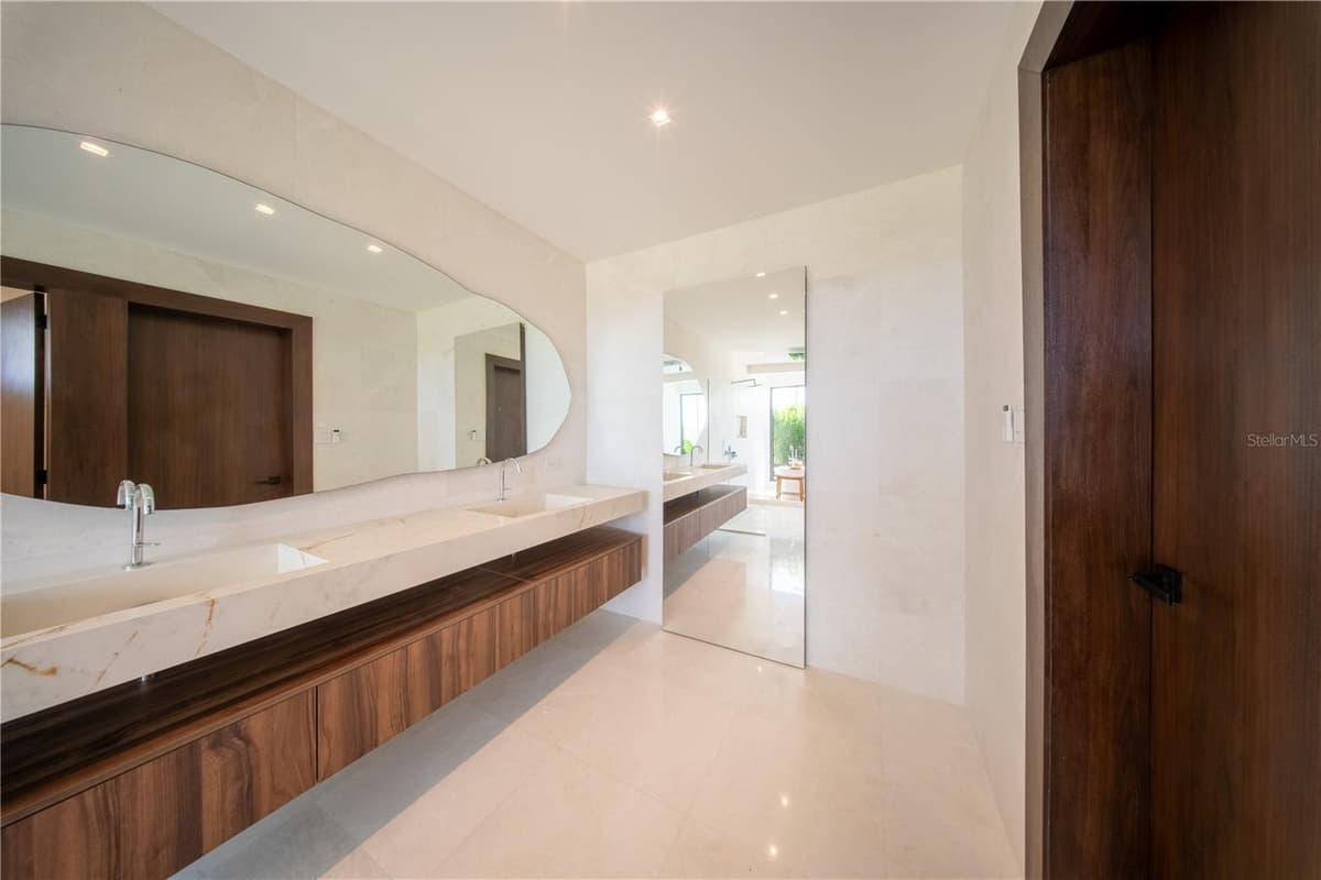1 CORREDOR MIRALAGO — photo 44 of 82