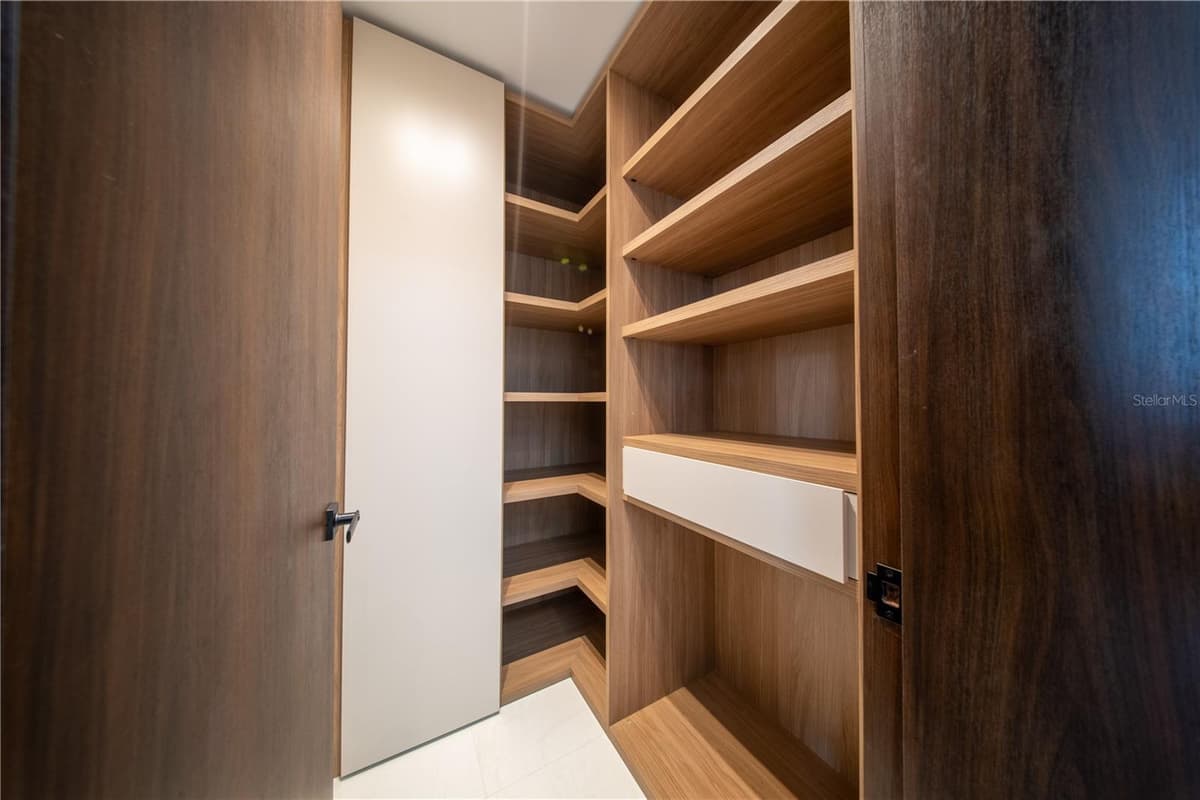 1 CORREDOR MIRALAGO — photo 23 of 82
