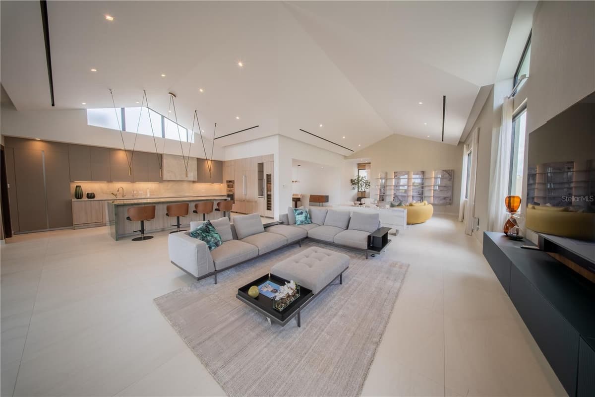 1 CORREDOR MIRALAGO — photo 16 of 82