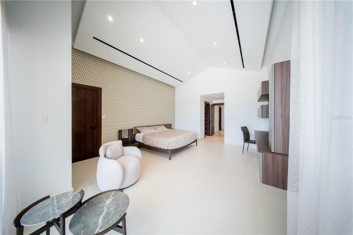 1 CORREDOR MIRALAGO — photo 38 of 82