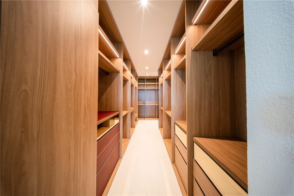 1 CORREDOR MIRALAGO — photo 46 of 82